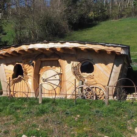 Village.Insolite Montagny-sur-Grosne Bagian luar foto