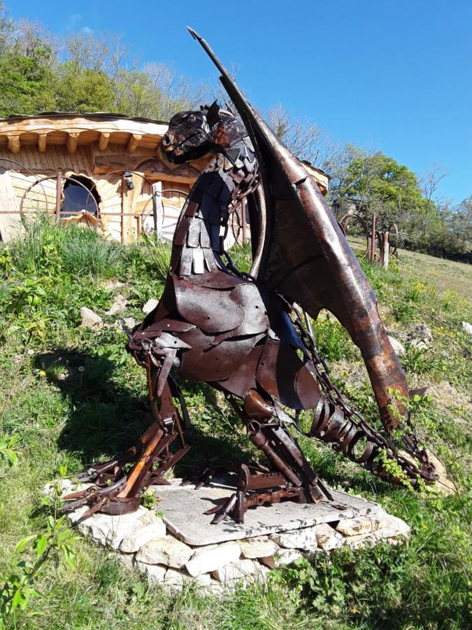 Village.Insolite Montagny-sur-Grosne Bagian luar foto