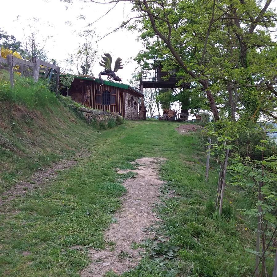 Village.Insolite Montagny-sur-Grosne Bagian luar foto